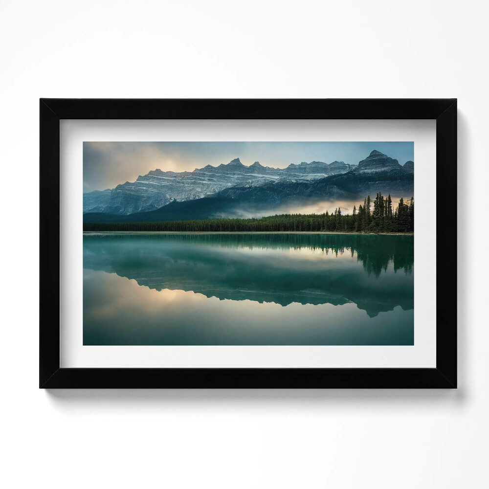 Kép keretben Tó táj erdők és hegyek