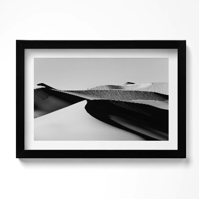 Kép keretben Fekete-fehér minimalista sivatagi tájkép