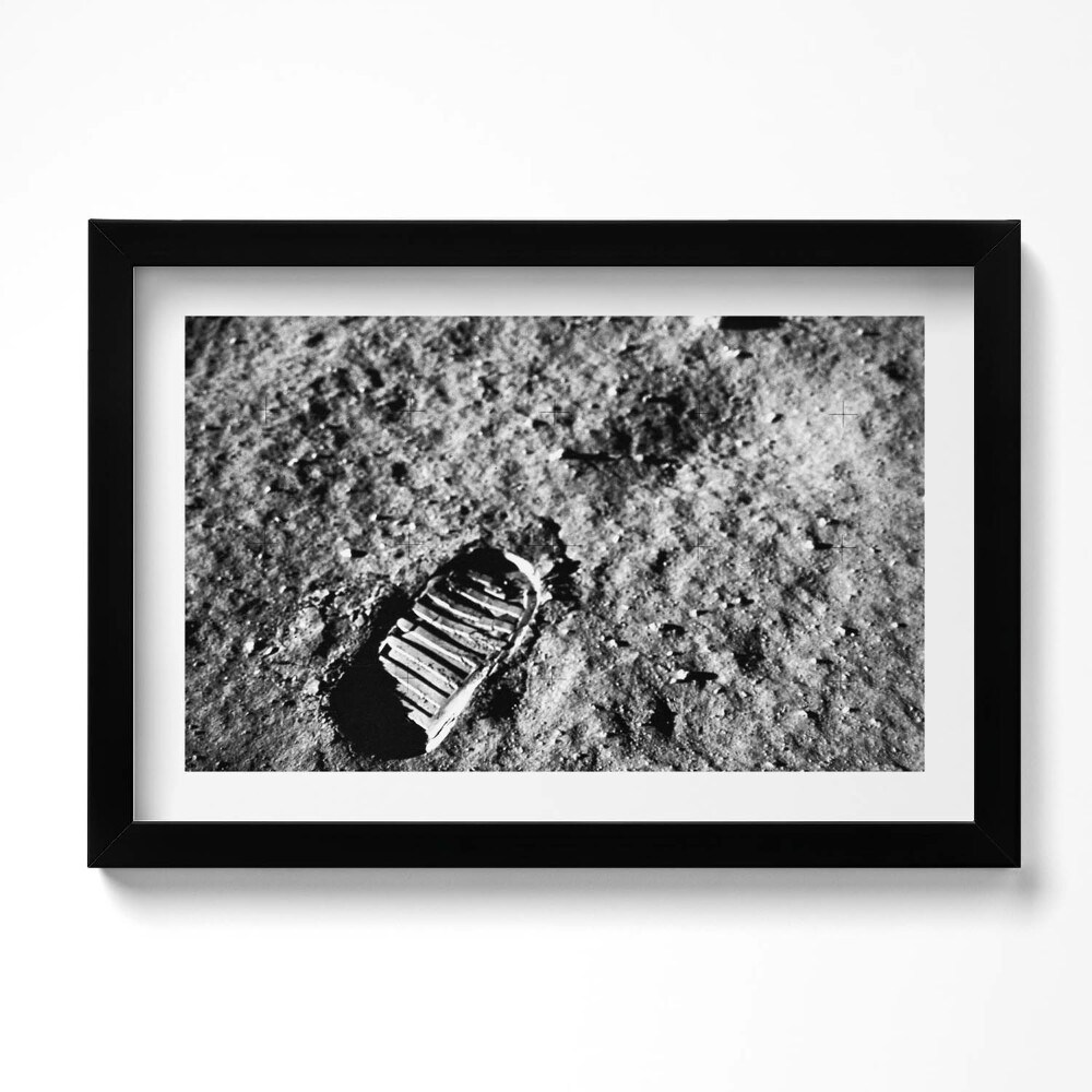 Kép keretben Első lépés a Holdon NASA fotó