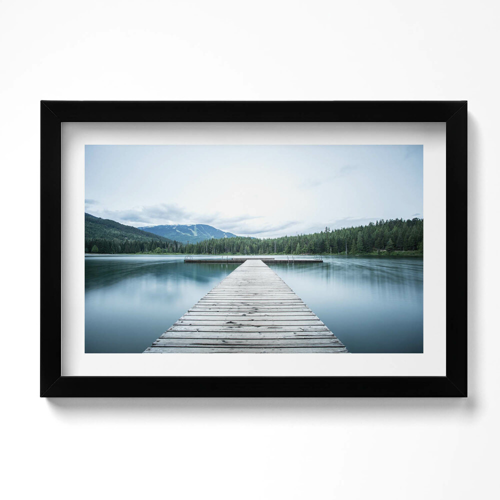 Keretezett kép Fahíd egy hegyi tavon