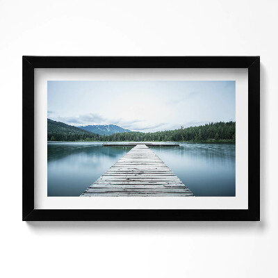 Keretezett kép Fahíd egy hegyi tavon