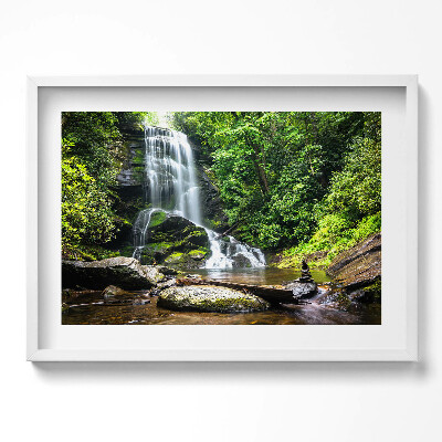 Kép keretben Zöldellő vízesés és sziklák