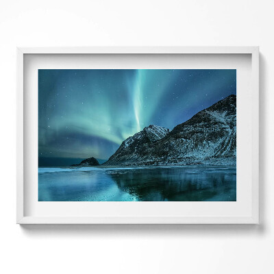 Kép keretben Északi fény a hegyek felett
