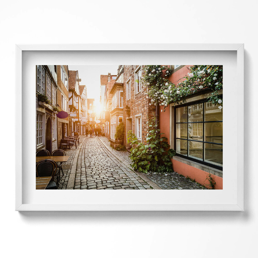 Kép keretben Kanyargós utca napfény régi házak