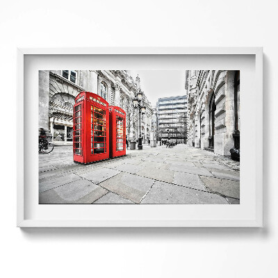 Kép keretben Piros telefonfülkék városi környezetben