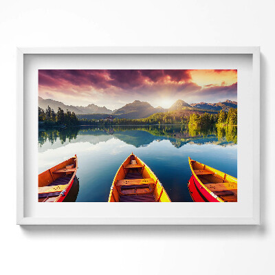 Kép keretben Hajó a tóparton hegyekkel