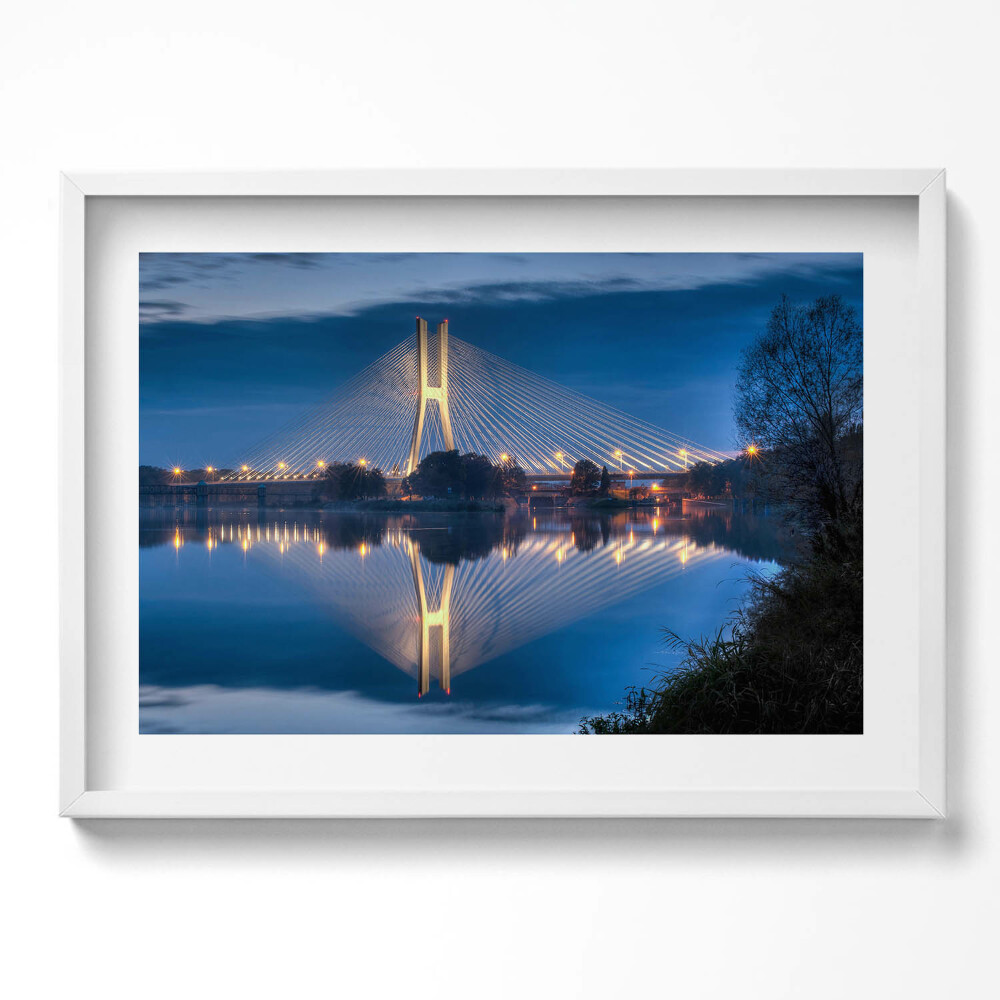 Kép keretben Híd éjszakai fényekben tükörkép