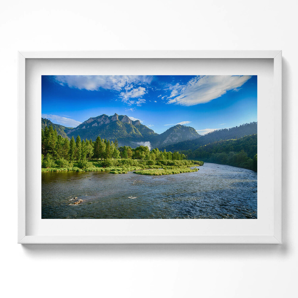 Kép keretben Hegyek és folyó tájképe