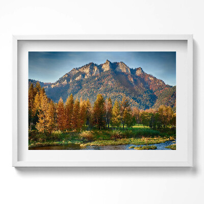 Kép keretben Hegyek és őszi fák