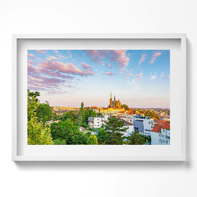 Kép keretben Városkép templommal és felhőkkel