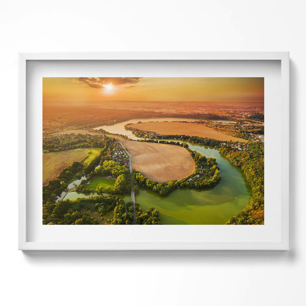 Kép keretben Naplemente a folyó felett