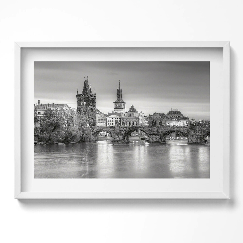 Kép keretben Híd és város látképe