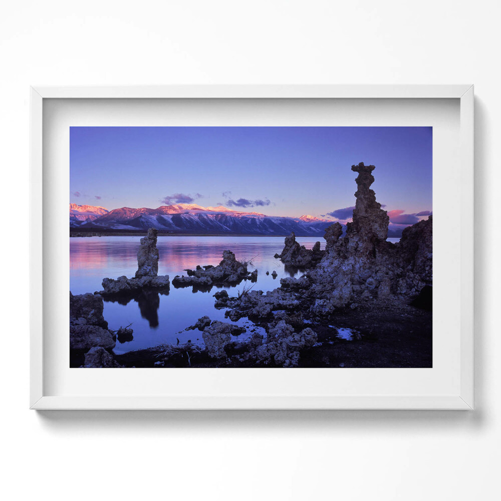 Kép keretben Tóparti táj hegyekkel