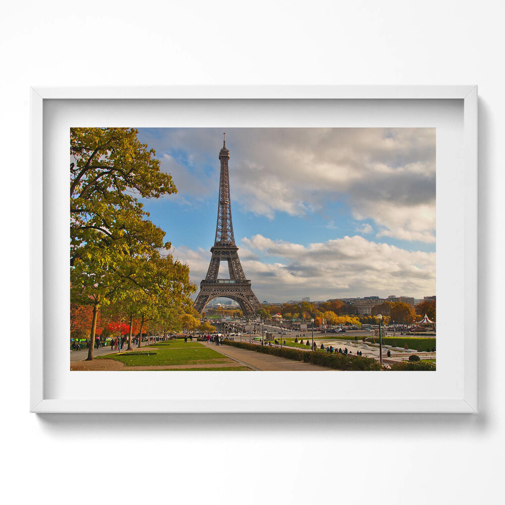 Kép keretben Eiffel-torony a háttérben