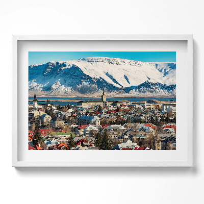 Kép keretben Havas hegyek és városi táj
