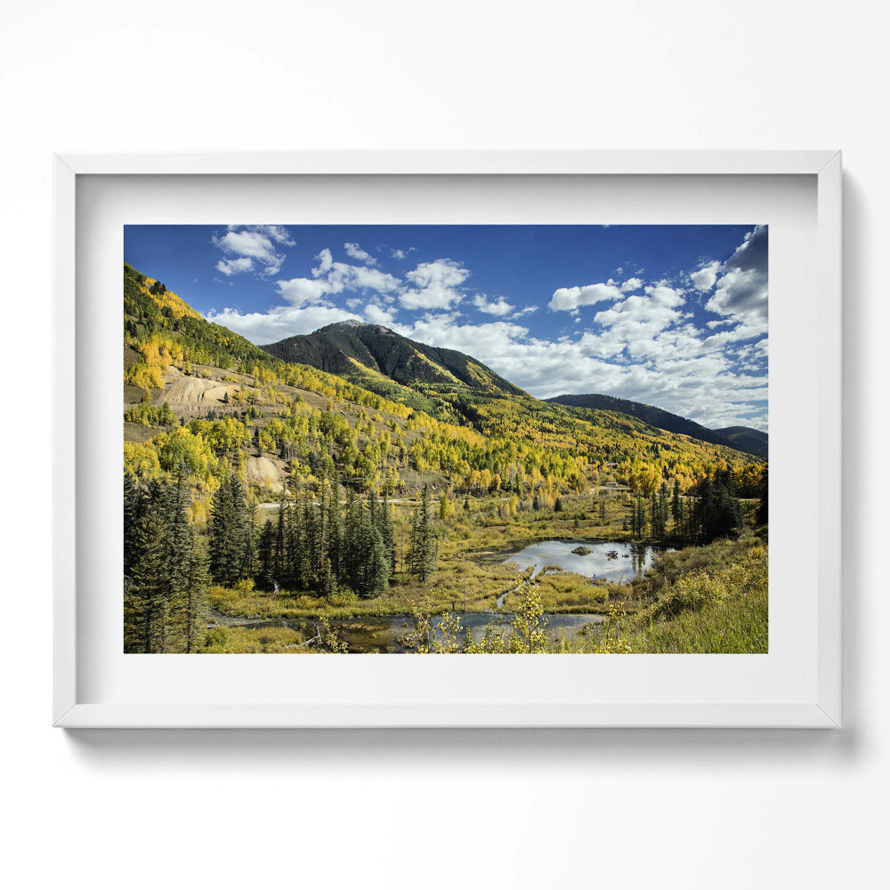 Kép keretben Őszi táj hegyekkel és folyóval