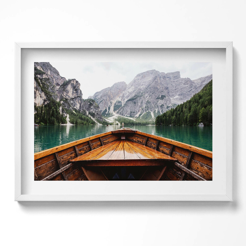 Kép keretben Hajó orra hegyek között