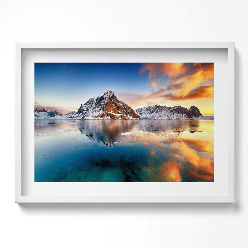 Kép keretben Hegyek és tükörsima vízf surface