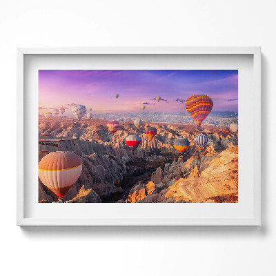 Kép keretben Légballonok a hegyek felett