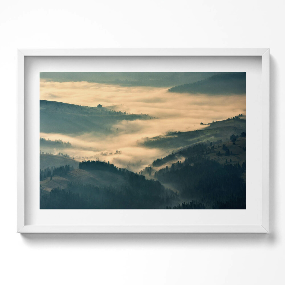 Kép keretben Hegyek ködben nyugodt táj