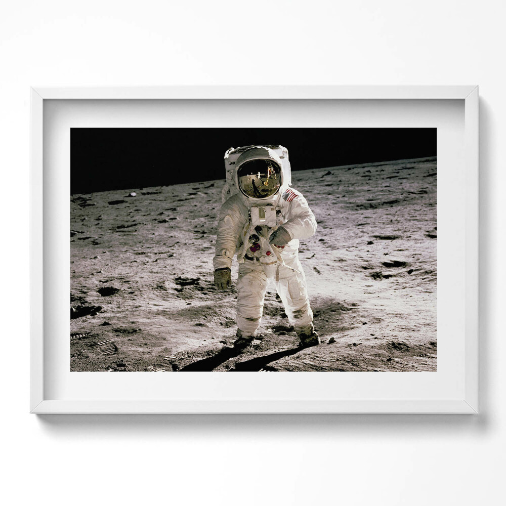Kép keretben Űrhajós a Hold felszínén