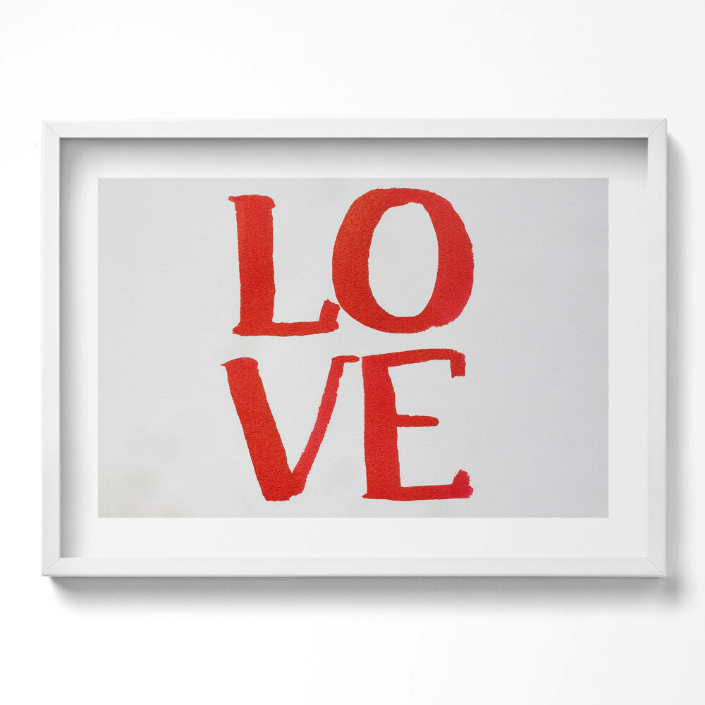 Kép keretben A képen a "LOVE" szó látható