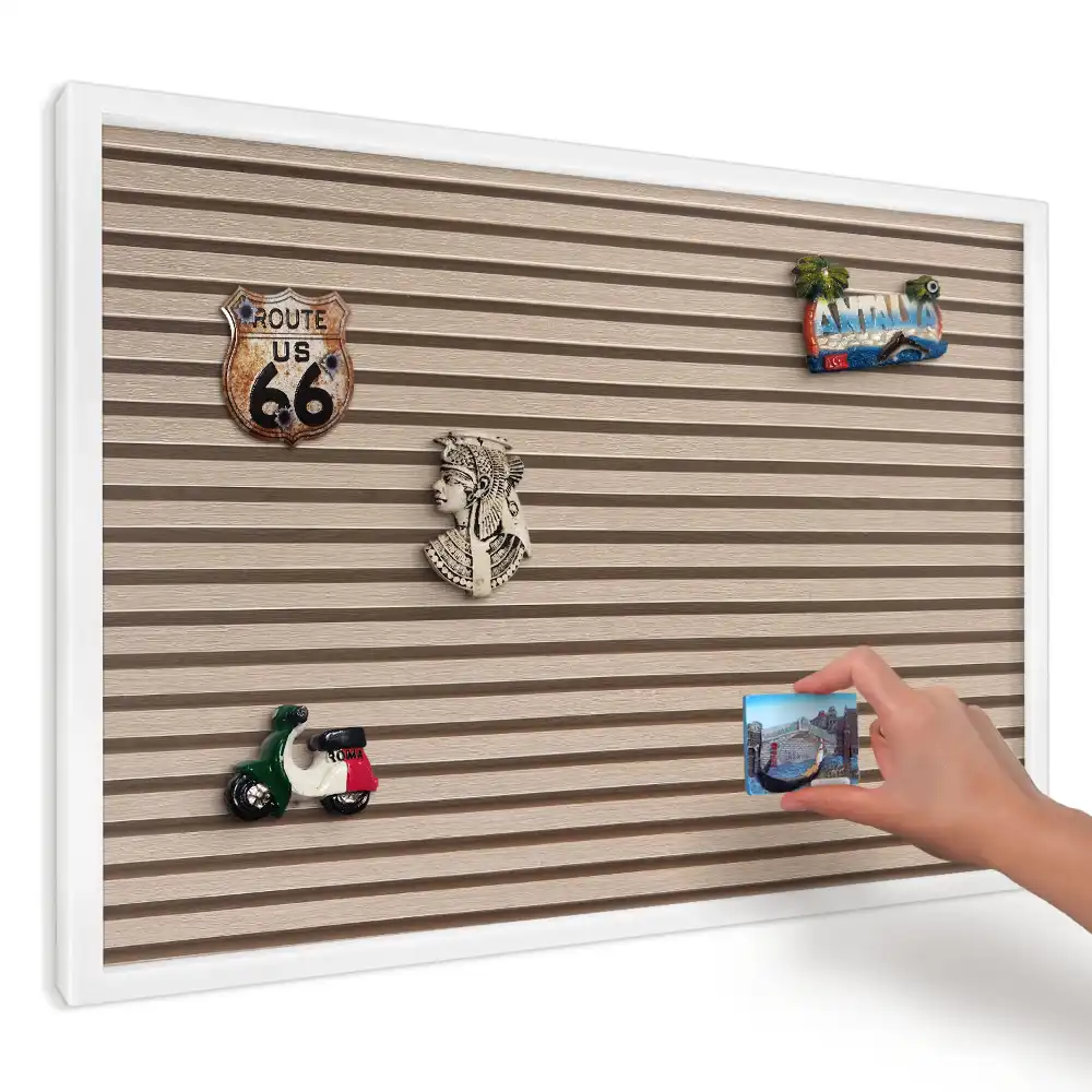Keretes fém mágnestábla nyugodt bézs színben, fekvő tájolással