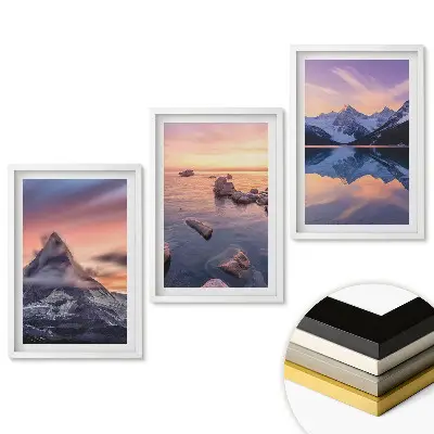 Keretezett triptichon Festői tájak hegyekkel és tavakkal