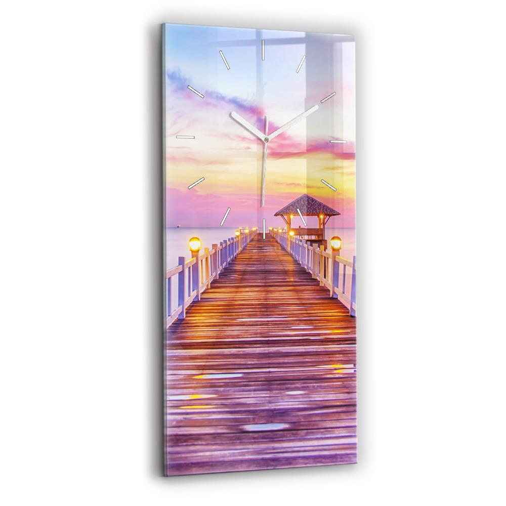 Négyszögletes üvegóra Híd a kikötőben este