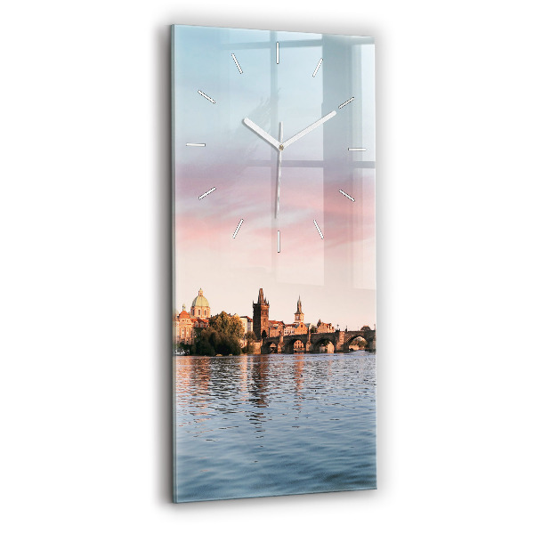 Négyszögletes üvegóra A prágai Károly-híd