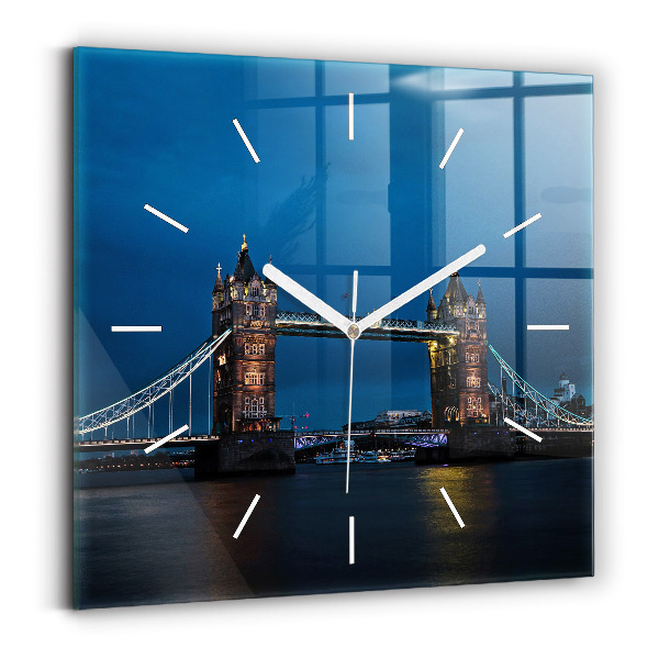 Szögletes üvegóra Tower Bridge London éjjel