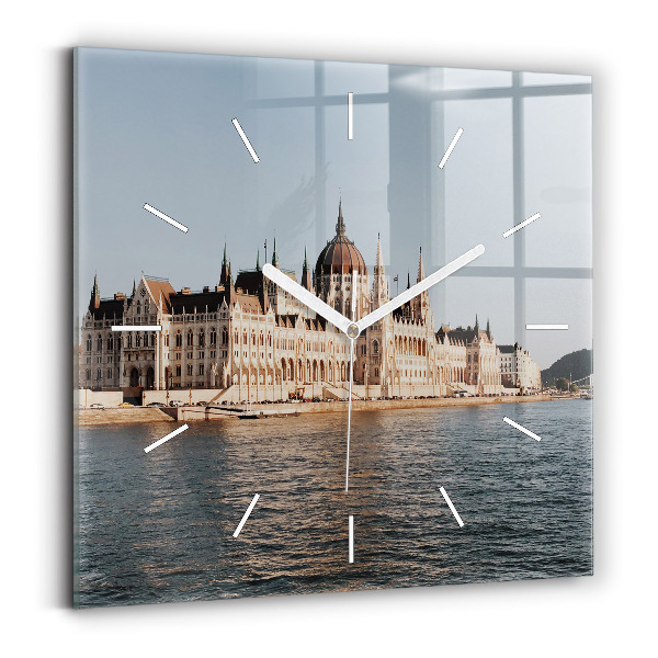 Szögletes üvegóra Parlament Budapesten